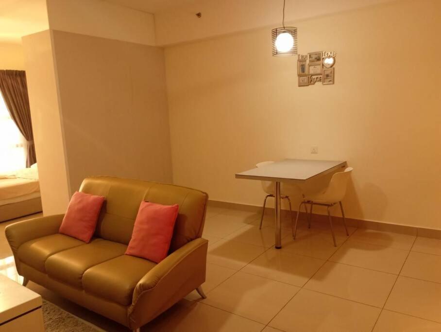 Ha1712 - Wi-fi- Netflix-parking- Pool- Cyberjaya, 3048 Apartment