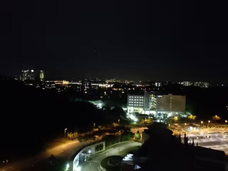 Apartment Ha1712 - Wi-fi- Netflix-parking- Pool- Cyberjaya, 3048